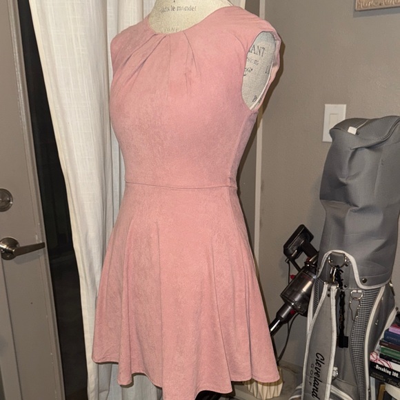 Teeze Me Dresses & Skirts - Teeze Me Elegant classy light Pink Sleeveless capsleeve dainty Dress size 3